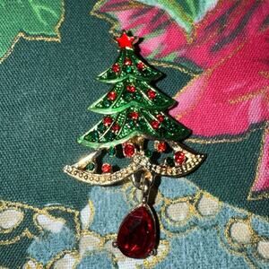 Brooch / Christmas Tree / Red Crystal Dangle Rhinestone / Gold Tone / EUC